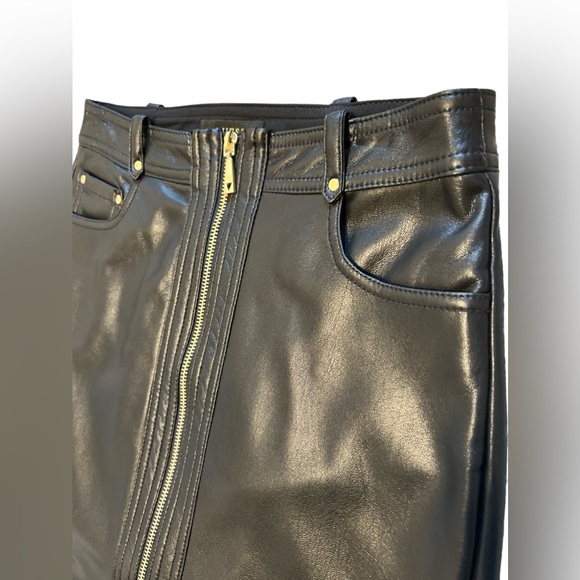 GUESS Black size 2 Buttery Soft Vegan Leather Skirt w/ full length front zipper - Picture 5 of 6